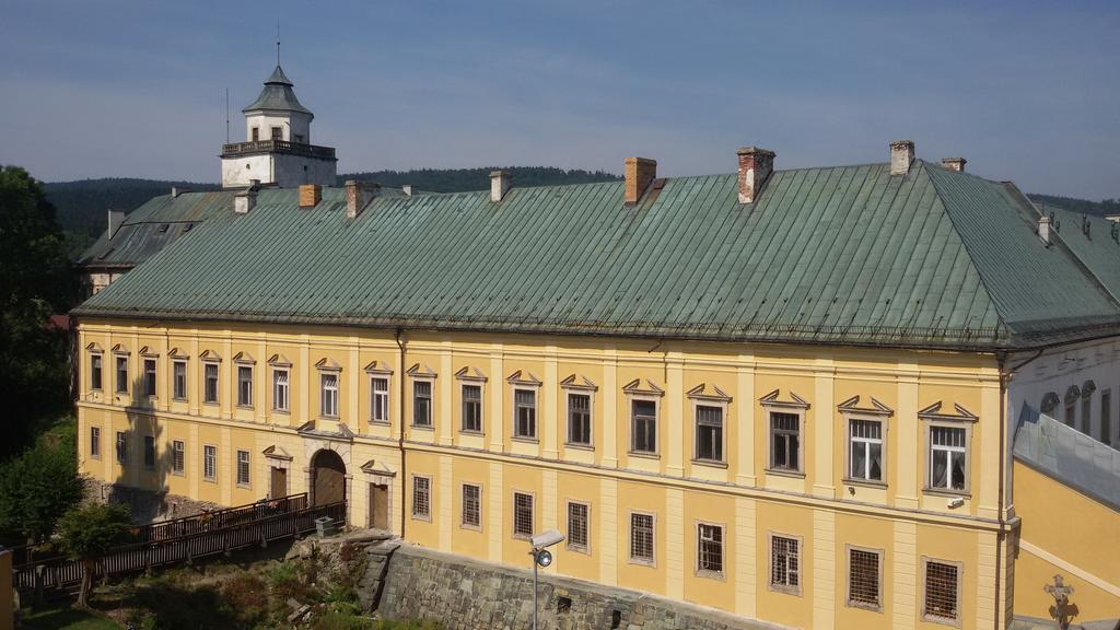 Zamek Miedzylesie Hotel Buitenkant foto